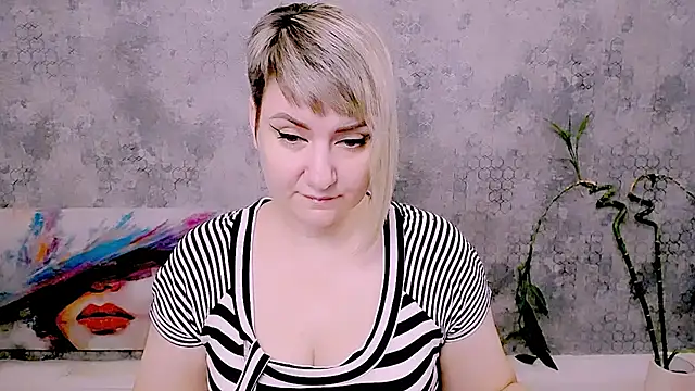 Snapshot of Djullia chatting on 11, 7, 2026 Djullia online show from 11, 7, 2026