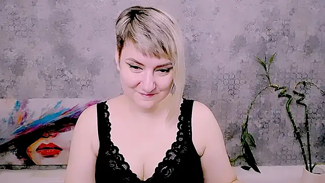 Snapshot of Djullia chatting on 12, 7, 2026 Djullia online show from 12, 7, 2026
