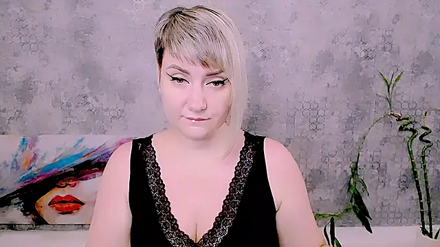 Snapshot of Djullia chatting on 20, 7, 2026 Djullia online show from 20, 7, 2026