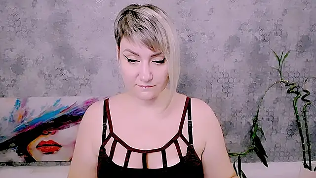 Snapshot of Djullia chatting on 27, 7, 2026 Djullia online show from 27, 7, 2026