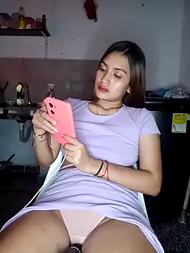 Snapshot of annie-19 chatting on 13, 12, 2024 annie-19 online show from 13, 12, 2024