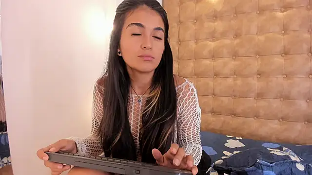 Snapshot of violet_giraldo chatting on 31, 7, 2026 violet giraldo online show from 31, 7, 2026