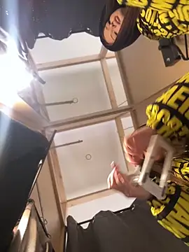 Snapshot of KrisMagnoly chatting on 15, 12, 2025 KrisMagnoly online show from 15, 12, 2025