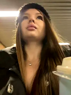 Snapshot of KrisMagnoly chatting on 21, 12, 2025 KrisMagnoly online show from 21, 12, 2025