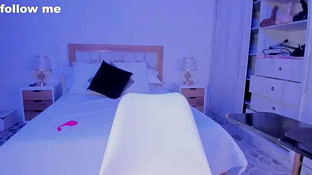 mia hank online show from 13, 2, 2025