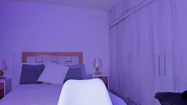 mia hank online show from 13, 3, 2025