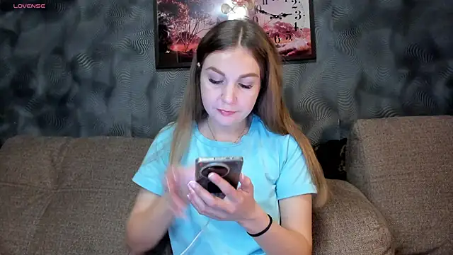 CassieMils online show from 5, 11, 2025