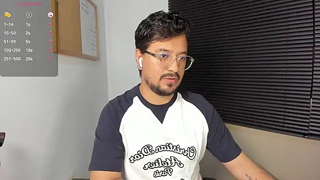 Snapshot of DaviidEvans_ chatting on 7, 12, 2024 DaviidEvans online show from 7, 12, 2024