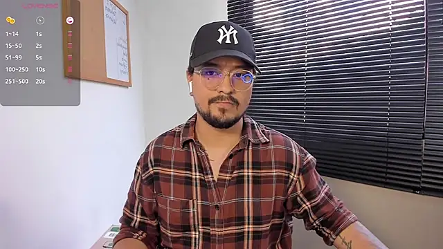 Snapshot of DaviidEvans_ chatting on 7, 12, 2024 DaviidEvans online show from 7, 12, 2024