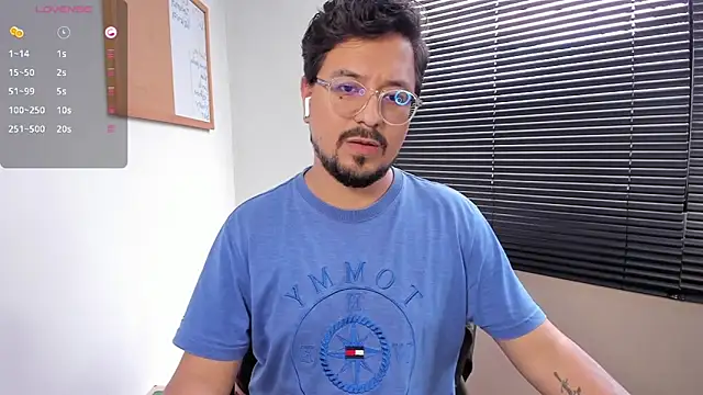 Snapshot of DaviidEvans_ chatting on 11, 12, 2024 DaviidEvans online show from 11, 12, 2024