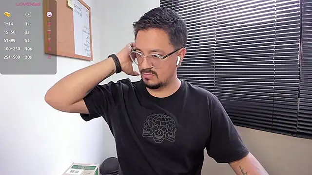 Snapshot of DaviidEvans_ chatting on 31, 12, 2024 DaviidEvans online show from 31, 12, 2024