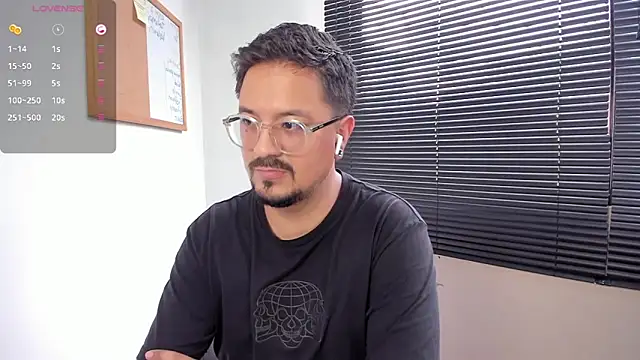 Snapshot of DaviidEvans_ chatting on 31, 12, 2024 DaviidEvans online show from 31, 12, 2024