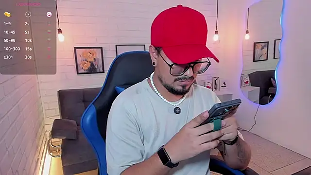 Snapshot of DaviidEvans_ chatting on 12, 9, 2025 DaviidEvans online show from 12, 9, 2025