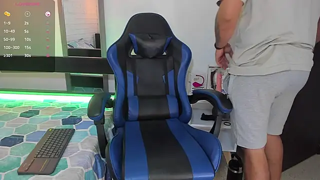 Snapshot of DaviidEvans_ chatting on 4, 10, 2025 DaviidEvans online show from 4, 10, 2025