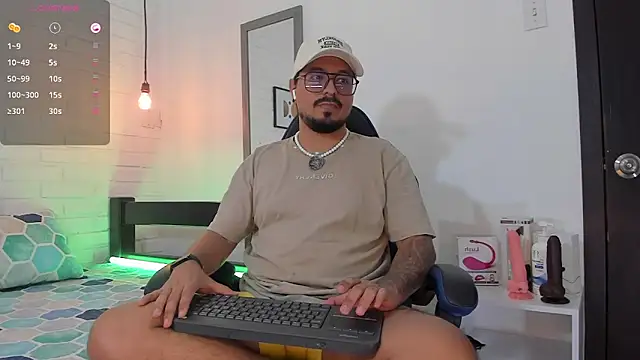 Snapshot of DaviidEvans_ chatting on 7, 10, 2025 DaviidEvans online show from 7, 10, 2025