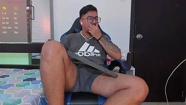 Snapshot of DaviidEvans_ chatting on 13, 10, 2025 DaviidEvans online show from 13, 10, 2025