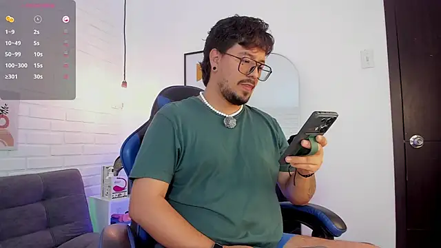 Snapshot of DaviidEvans_ chatting on 20, 12, 2025 DaviidEvans online show from 20, 12, 2025