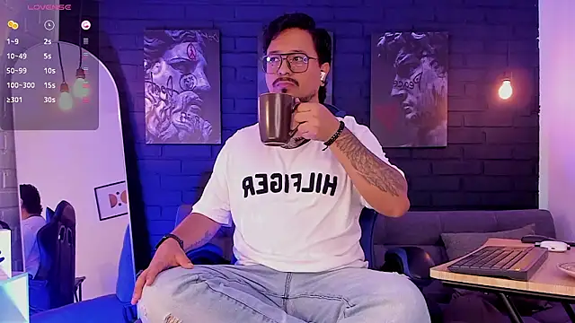 Snapshot of DaviidEvans_ chatting on 5, 2, 2026 DaviidEvans online show from 5, 2, 2026