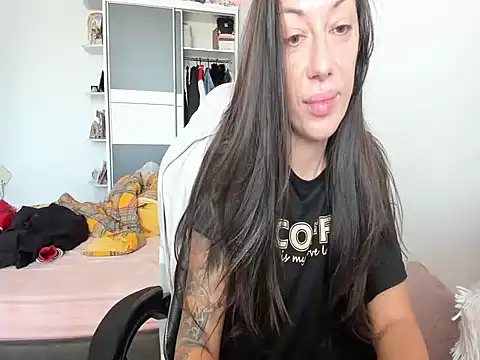 Snapshot of MeliEva chatting on 20, 10, 2025 MeliEva online show from 20, 10, 2025