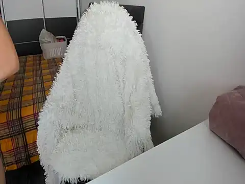 Snapshot of MeliEva chatting on 3, 11, 2025 MeliEva online show from 3, 11, 2025