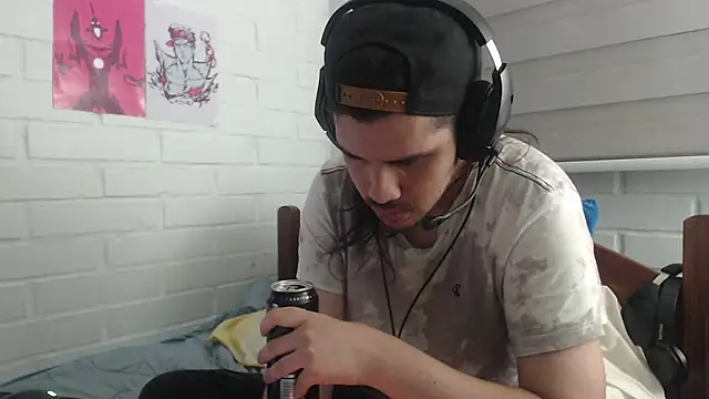 Snapshot of hung_weeb chatting on 13, 2, 2025 hung weeb online show from 13, 2, 2025