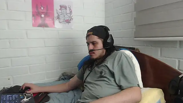 Snapshot of hung_weeb chatting on 17, 2, 2025 hung weeb online show from 17, 2, 2025