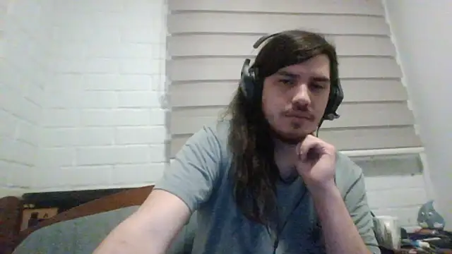 Snapshot of hung_weeb chatting on 16, 10, 2025 hung weeb online show from 16, 10, 2025