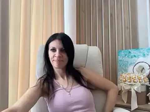 Snapshot of InjaAtHome chatting on 6, 8, 2026 InjaAtHome online show from 6, 8, 2026