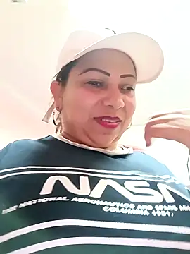 Snapshot of Alyona21 chatting on 28, 1, 2025 Alyona21 online show from 28, 1, 2025