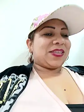 Snapshot of Alyona21 chatting on 10, 2, 2025 Alyona21 online show from 10, 2, 2025