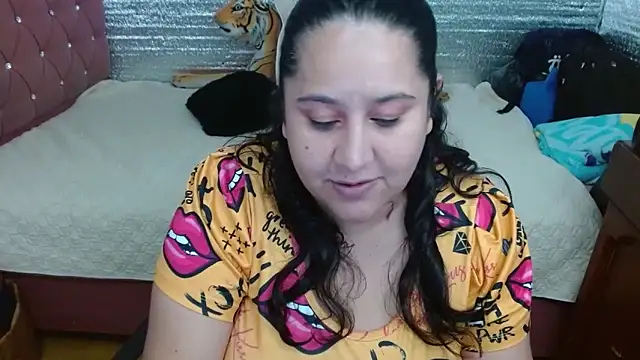 Snapshot of EMILY-NESSA chatting on 11, 5, 2026 EMILY-NESSA online show from 11, 5, 2026