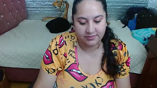 Snapshot of EMILY-NESSA chatting on 11, 5, 2026 EMILY-NESSA online show from 11, 5, 2026