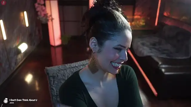 Snapshot of alessa_goreng chatting on 26, 10, 2025 alessa goreng online show from 26, 10, 2025