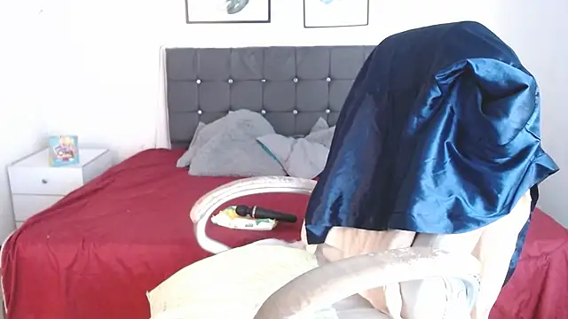 selena yourmilf online show from 16, 6, 2026