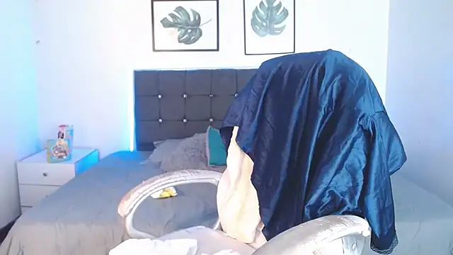 selena yourmilf online show from 28, 6, 2026