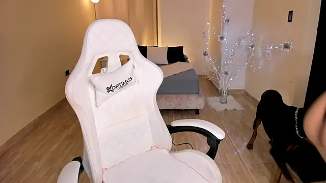 Snapshot of carleee_winter chatting on 7, 12, 2024 carleee winter online show from 7, 12, 2024