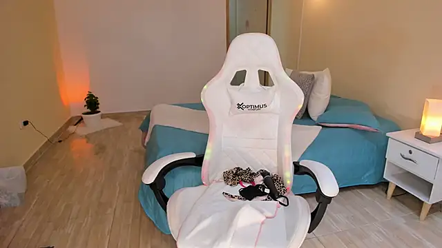 Snapshot of carleee_winter chatting on 8, 3, 2025 carleee winter online show from 8, 3, 2025