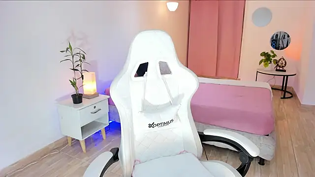 Snapshot of carleee_winter chatting on 4, 3, 2026 carleee winter online show from 4, 3, 2026