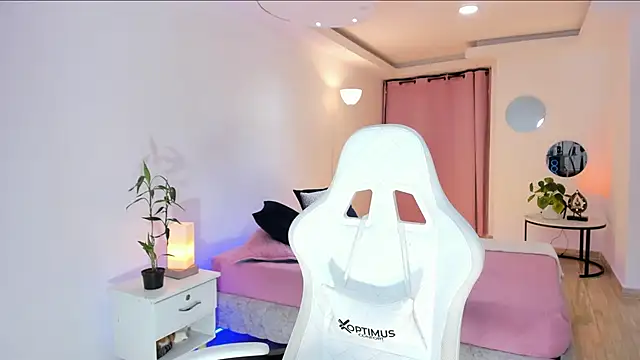 Snapshot of carleee_winter chatting on 6, 3, 2026 carleee winter online show from 6, 3, 2026