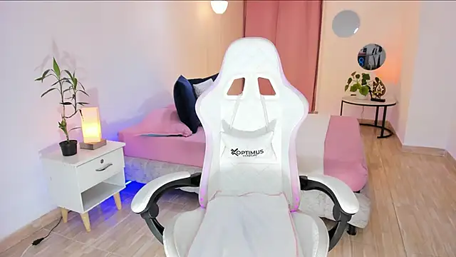 Snapshot of carleee_winter chatting on 11, 3, 2026 carleee winter online show from 11, 3, 2026