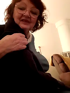 Snapshot of sheerazade chatting on 4, 12, 2024 sheerazade online show from 4, 12, 2024