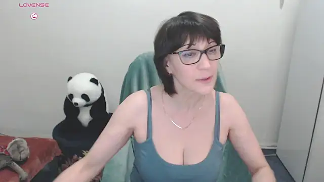 Snapshot of Ammillia chatting on 2, 12, 2024 Ammillia online show from 2, 12, 2024