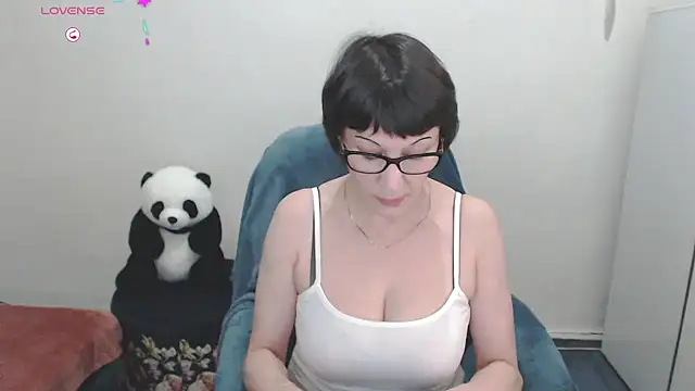 Snapshot of Ammillia chatting on 23, 2, 2025 Ammillia online show from 23, 2, 2025