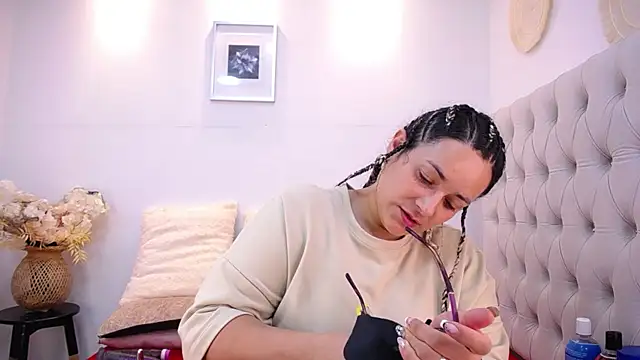 MIchelMomet online show from 30, 1, 2025