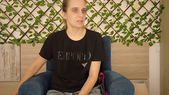 Snapshot of LadyChantale chatting on 3, 11, 2025 LadyChantale online show from 3, 11, 2025