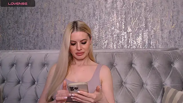 Snapshot of BlondieStar chatting on 8, 12, 2024 BlondieStar online show from 8, 12, 2024