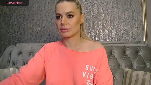 Snapshot of BlondieStar chatting on 4, 2, 2026 BlondieStar online show from 4, 2, 2026