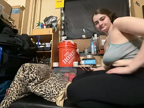 Snapshot of Snowbunnycake_131 chatting on 3, 5, 2026 Snowbunnycake 131 online show from 3, 5, 2026