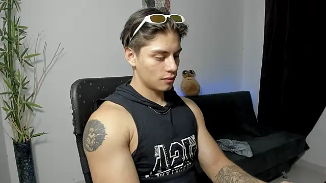 Snapshot of Giordano_Russo chatting on 5, 12, 2024 Giordano Russo online show from 5, 12, 2024