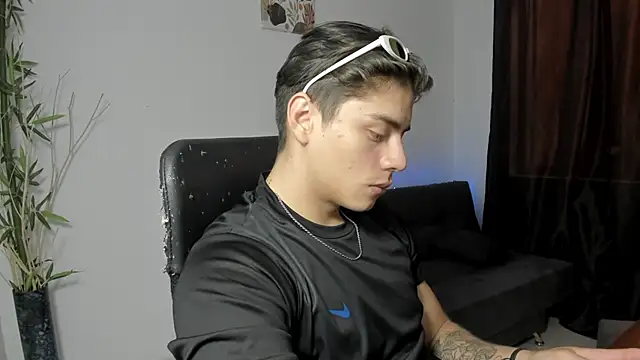 Snapshot of Giordano_Russo chatting on 10, 12, 2024 Giordano Russo online show from 10, 12, 2024